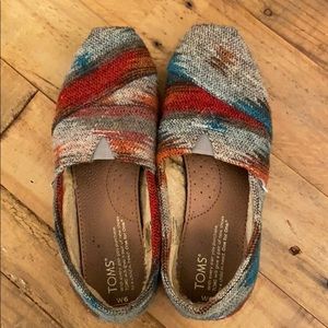 Aztec print Toms with faux fur lining!